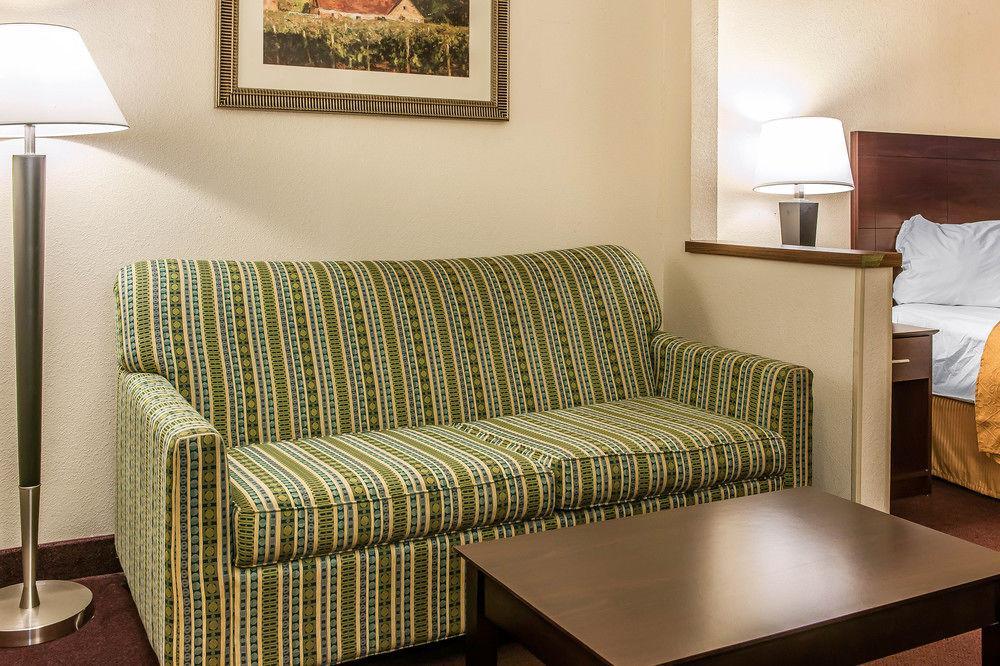 Quality Inn & Suites Danville Exterior foto